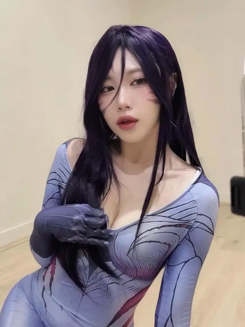 完美世界竞技中心-卡莎cos：韩国MSI是吧，那先研究一下韩服